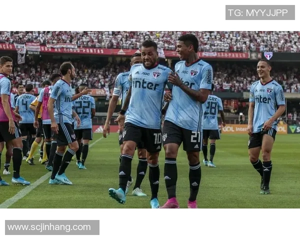 智利大学与达伽马队的激烈对决揭示足球战术与团队精神的较量 智利大学与达伽马队的激烈对决揭示足球战术与团队精神的较量